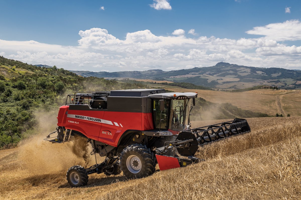 La mietitrebbia autolivellante Massey Ferguson Beta 7360 AL4 si adatta alle pendenze più estreme